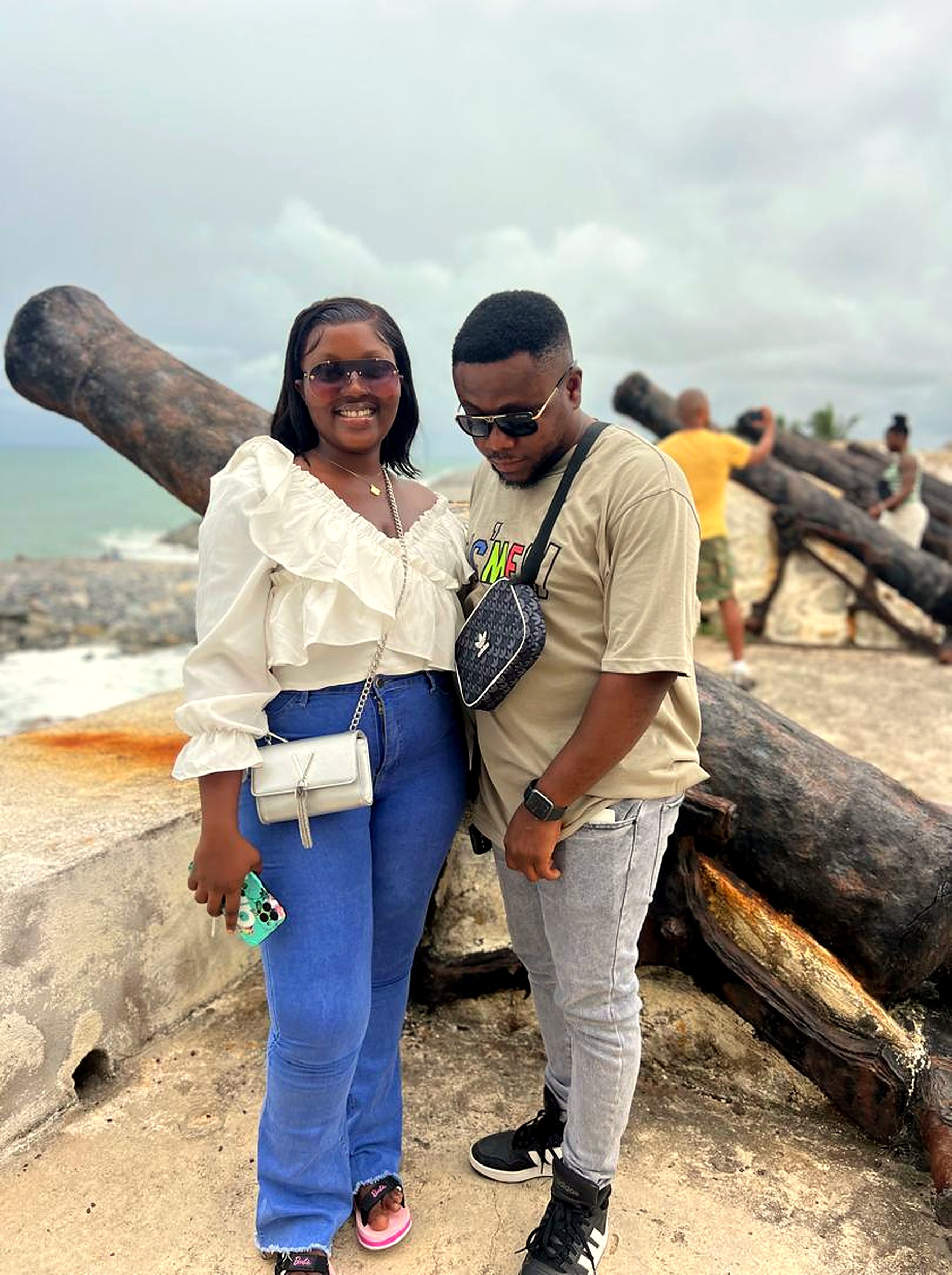 Eddy and Kessewa smiling together by the sea