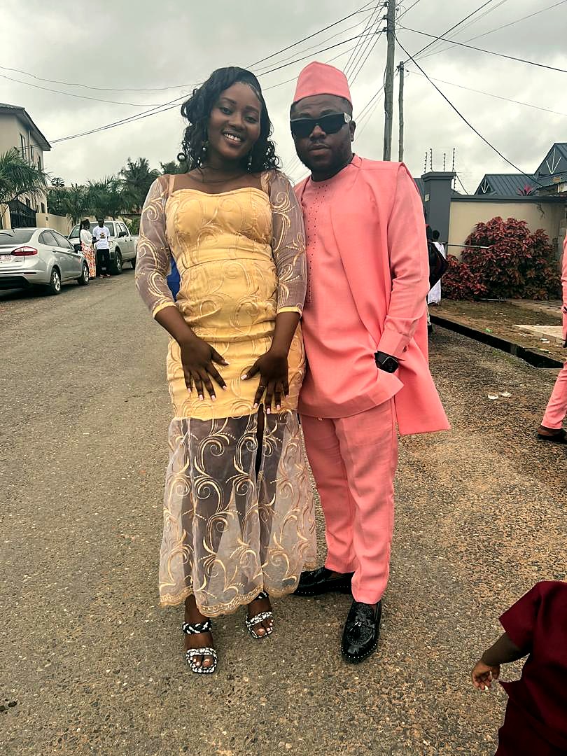Kessewa and Eddy in gold lace and peach on their way to a family occasion
